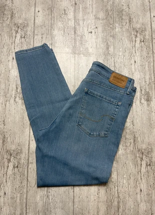 Mid Rise Skinny Women’s Light Blue / Denim Y2K Signature Levi Jeans, brand: Signature by Levi Strauss & Co., condition: New without tags, size: M / UK 12-14, £14.95, £16.40 includes Buyer Protection