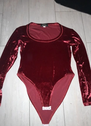 Body velour rouge, marque: Naf Naf, état: Très bon état, taille: S / 36 / 8, 4,00 €, 4,90 € Protection acheteurs incluse