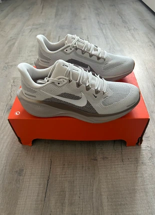 Basket Nike Running Pegasus, taille 40’5, marke: Nike, zustand: Sehr gut, größe: 40.5, 70,00 €, 74,20 € beinhaltet Vinted-Käuferschutz Pro
