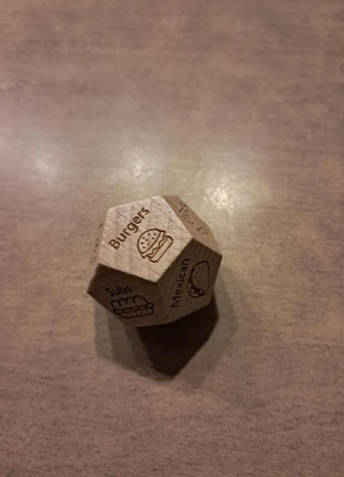 Big wooden d12 for making food decisions, marque: D&D, état: Neuf sans étiquette, 6,00 €, 7,00 € Protection acheteurs incluse