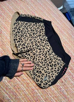 Short sportivo Macron leopardato, brand: Macron, condizioni: Nuovo senza cartellino, taglia: M / IT 42 / EU 38, €20.00, €21.70 include la Protezione acquisti