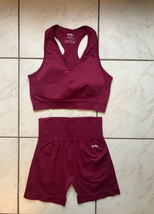 Ensemble brassière short AYBL taille S couleur bordeaux, marque: AYBL, état: Très bon état, taille: S / 36 / 8, 31,00 €, 33,25 € Protection acheteurs (Pro) incluse