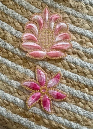 Lot de 2 écussons thermocollant florale, état: Très bon état, 5,00 €, 5,95 € Protection acheteurs (Pro) incluse