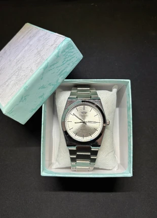 Montre argenté en acier inoxydable, marke: sans marque, zustand: Neu, größe: 30–38 mm, 10,00 €, 11,20 € inklusive Vinted-Käuferschutz