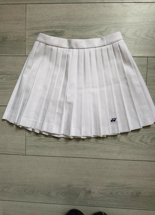 Minijupe plissée blanche à logo t.XS yonex, marque: Yonex, état: Très bon état, taille: XS / 34 / 6, 15,00 €, 16,45 € Protection acheteurs incluse
