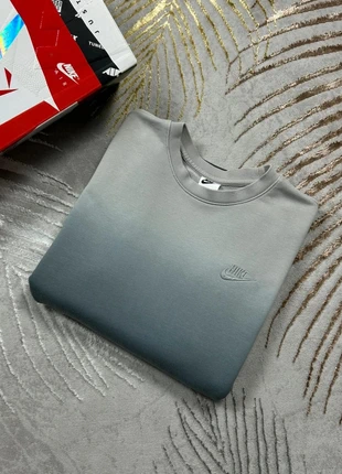 Sweat col rond Nike blanc dégradé logo brodé Nike blanc, brand: Nike, condition: Very good, size: S, €28.00, €30.10 includes Buyer Protection Pro