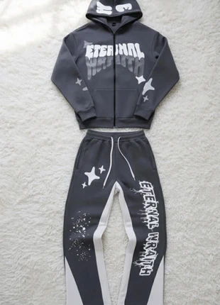 Ensemble streetwear “Eternal Wrath” gris & blanc – Hoodie + Jogging, merk: y2k, staat: Heel goed, maat: M, € 85,00, € 89,95 inclusief Kopersbescherming
