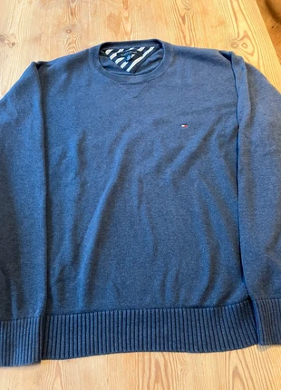 Donkerblauwe Tommy Hilfiger trui met ronde hals, merk: Tommy Hilfiger, staat: Heel goed, maat: XL, € 23,00, € 24,85 inclusief Kopersbescherming