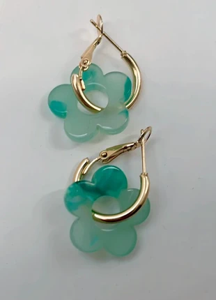 Boucles d'oreilles résine forme de fleur chic, marke: Fashion, zustand: Sehr gut, 3,50 €, 4,38 € inklusive Vinted-Käuferschutz