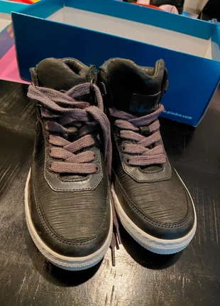 Zwarte combi leren meisjes sneakers van het merk Piedro, merk: Piedro, staat: Nieuw met prijskaartje, maat: 30, € 15,00, € 16,45 inclusief Kopersbescherming