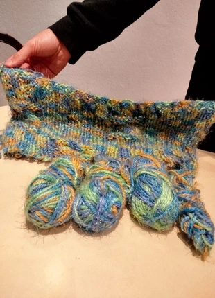 Lã fio brilhante (restos) e peça de tricô começada, brand: LAINE, condizioni: Ottime, €2.20, €3.01 include la Protezione acquisti