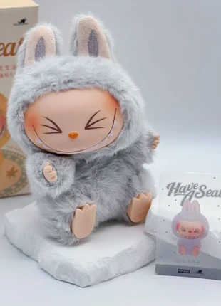 Labubu - Have a Seat Vinyl Plush HEHE, marque: POPMART, état: Neuf sans étiquette, taille: Prématuré, jusqu'à 44cm, 12,00 €, 13,30 € Protection acheteurs incluse