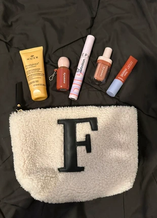 Pochette noire “F” Effet cuir & finition moutonnée, marca: Primark, estado: Muito bom, €3.00, €3.85 inclui Proteção do Comprador