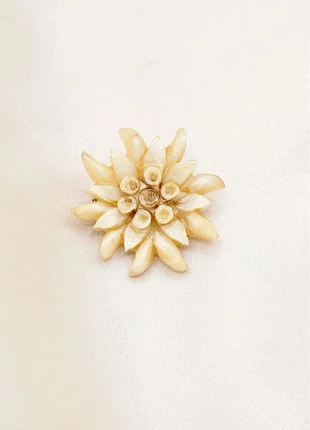 Broche 1930 edelweiss fleur celluloïd art deco classic vintage trendy brooch flower, brand: Vintage Chic, condition: Very good, €14.00, €15.40 includes Buyer Protection