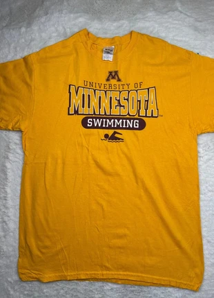 3074. T-shirt jaune Gildan University of Minnesota Swimming, marke: Gildan, zustand: Sehr gut, größe: L, 10,00 €, 11,20 € inklusive Vinted-Käuferschutz