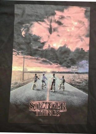 T-shirt Stranger Things – Noir – Taille S, marca: Stranger Things, estado: Muito bom, tamanho: S, €10.00, €11.20 inclui Proteção do Comprador