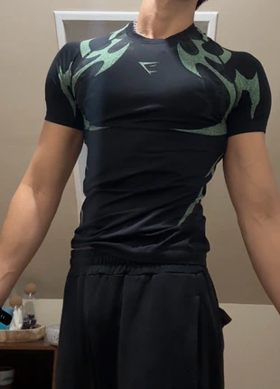 Gymshark - Seamless Shortsleeve Compression Shirt, marque: Gymshark, état: Neuf avec étiquette, taille: M, 110,00 €, 116,20 € Protection acheteurs incluse