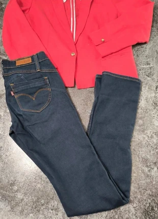 Jean  droit Levi's  low rise straight taille 36 /26 us /S, marca: Levi's, estado: Muy bueno, tamaño: S / 36 / 8, 22,00 €, 23,80 € Protección al comprador Pro incluida