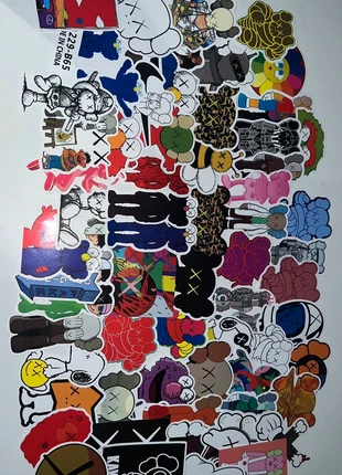 Kaws stickers 60 stuks, marque: Kaws, état: Neuf sans étiquette, 7,99 €, 9,09 € Protection acheteurs incluse
