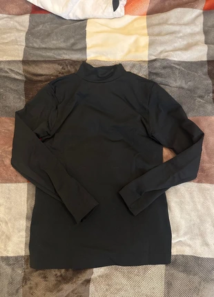 Maglietta nera collo alto felpata taglia S M, marque: International, état: Très bon état, taille: S / 36 / 8, 5,00 €, 5,95 € Protection acheteurs incluse