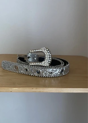 Ceinture Y2k argenté, marque: y2k, état: Neuf sans étiquette, taille: 105 cm, 13,90 €, 15,30 € Protection acheteurs incluse