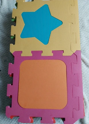 Lot de 18 dalles en mousse et contours pour former un tapis, marque: Toys“R”Us, état: Bon état, 8,00 €, 9,10 € Protection acheteurs incluse