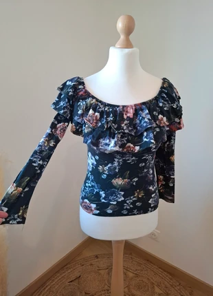Top noir fleuri H&M taille S 36, marke: H&M, zustand: Sehr gut, größe: S / 36 / 8, 6,00 €, 7,00 € beinhaltet Vinted-Käuferschutz Pro