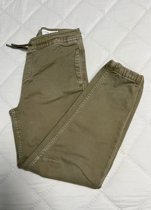 Pantalón jogger Lefties niño 9-10 años (140 cm) verde caqui elástico Skinny Comfort, marca: Lefties, estado: Muy bueno, tamaño: 10 años / 140 cm, 5,00 €, 5,95 € Protección al comprador incluida