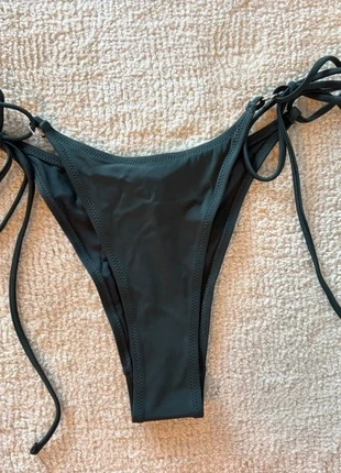 Lake bikini bottem met strikjes S, brand: Weekday, condizioni: Nuovo con cartellino, taglia: S / IT 40 / EU 36, €10.00, €11.20 include la Protezione acquisti