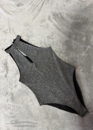 Body glitterato H&M senza maniche con colo alto e keyhole / partywear, brand: H&M, condizioni: Nuovo senza cartellino, taglia: S / IT 40 / EU 36, €12.00, €13.30 include la Protezione acquisti