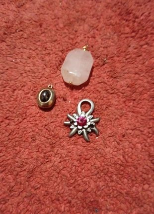 3 pendentif métal argenté et doré et pierre, marque: Pierre, état: Bon état, 3,00 €, 3,85 € Protection acheteurs incluse