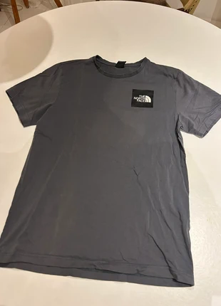 North face T-shirt, merk: The North Face, staat: Heel goed, maat: M, € 3,99, € 4,89 inclusief Kopersbescherming