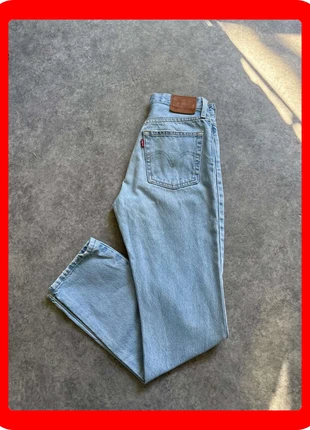 Jeans femme levi’s bleu clair coupe droite taille XS, brand: Levi's, condizioni: Ottime, taglia: XS / IT 38 / EU 34, €26.00, €28.00 include la Protezione acquisti