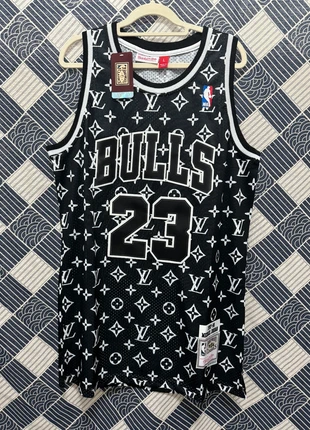 Maillot numéro 23, marque: Nike, état: Neuf avec étiquette, taille: L, 21,00 €, 22,75 € Protection acheteurs incluse