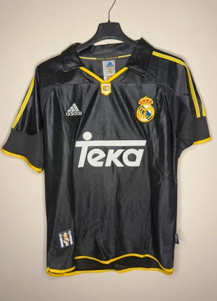 Real Madrid 99/00 2ª equipación Roberto Carlos 3, brand: adidas, condizioni: Nuovo con cartellino, taglia: M, €28.00, €30.10 include la Protezione acquisti