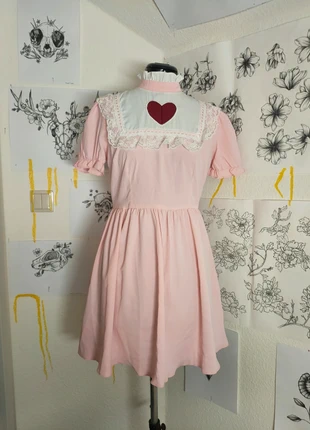 Cute dress with heart cut-out, état: Très bon état, taille: S / 36 / 8, 8,00 €, 9,10 € Protection acheteurs incluse