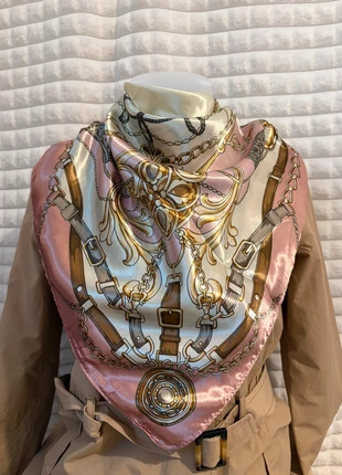 Foulard chic rose effet satiné, brand: Boutique indépendante, condition: Very good, €10.00, €11.20 includes Buyer Protection
