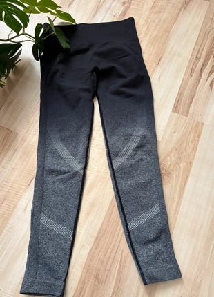 Legging noir et gris taille M, zustand: Sehr gut, größe: M / 38 / 10, 4,00 €, 4,90 € inklusive Vinted-Käuferschutz
