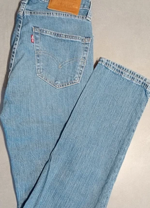 Jeans Lévis 511 Premium Taille 38 Très bon état, brand: Levi's, condizioni: Ottime, taglia: M / IT 42 / EU 38, €24.00, €25.90 include la Protezione acquisti