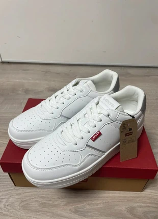 Baskets / Chaussures Levi's Aiden, Blanche et Argenté, Neuve avec Étiquette, Taille 38, marque: Levi's, état: Neuf avec étiquette, taille: 38, 38,00 €, 40,60 € Protection acheteurs (Pro) incluse