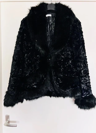 Prachtig zwart nep bont jasje lolita look maat maat l ok tot ok 52 cm, merk: Lolita, staat: Heel goed, maat: L / 40 / 12, € 30,00, € 32,20 inclusief Kopersbescherming