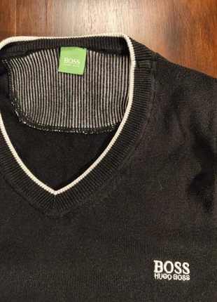 Pull col V noir – Hugo Boss Green, brand: Hugo Boss, condizioni: Buone, taglia: M, €16.00, €17.50 include la Protezione acquisti Pro