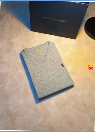 Tee shirt Ralph Lauren col en V gris logo brodé noir pour homme taille L en très bon état, brand: Ralph Lauren, condition: Very good, size: L, €21.00, €22.75 includes Buyer Protection Pro