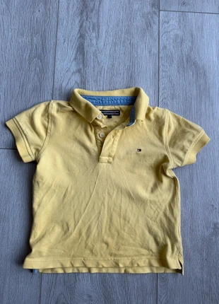 tommy hilfiger polo geel 98, merk: Tommy Hilfiger, staat: Heel goed, maat: 3 jaar / 98 cm, € 8,00, € 9,10 inclusief Kopersbescherming