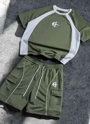 Ensemble vert style US streetwear short + t-shirt oversize, merk: Vintage Dressing, staat: Heel goed, maat: M, € 62,99, € 66,84 inclusief Kopersbescherming