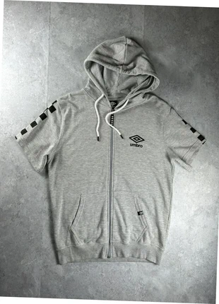 Hoodie zippé streetwear sans manche Umbro | Gris & Noir | Taille S, merk: Umbro, staat: Heel goed, maat: S, € 19,00, € 20,65 inclusief Kopersbescherming Pro