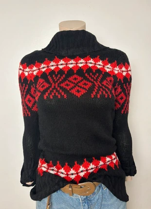 Black Icelandic Style Knit Sweater with Red Fair Isle Pattern, Foldable Collar – Size M Women, marke: Vintage Dressing, zustand: Sehr gut, größe: M / 38 / 10, 18,90 €, 20,55 € inklusive Vinted-Käuferschutz