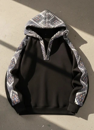 Sweat à capuche noir – détails ethniques sur manches et capuche, état: Très bon état, taille: M / 38 / 10, 49,90 €, 53,10 € Protection acheteurs incluse