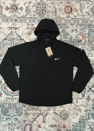🔥 Veste Nike noire Running - respirante, stylée et confortable (taille M), marke: Nike, zustand: Neu, mit Etikett, größe: M, 52,50 €, 55,83 € inklusive Vinted-Käuferschutz
