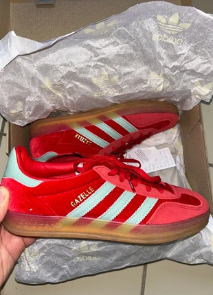 Chaussures wmns gazelle indoor rouge, merk: adidas, staat: Nieuw met prijskaartje, maat: 38, € 60,00, € 63,70 inclusief Kopersbescherming
